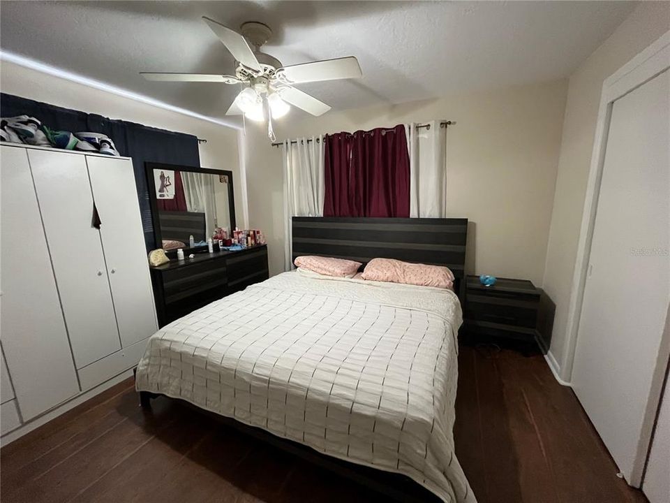 Active With Contract: $309,000 (3 beds, 2 baths, 1087 Square Feet)