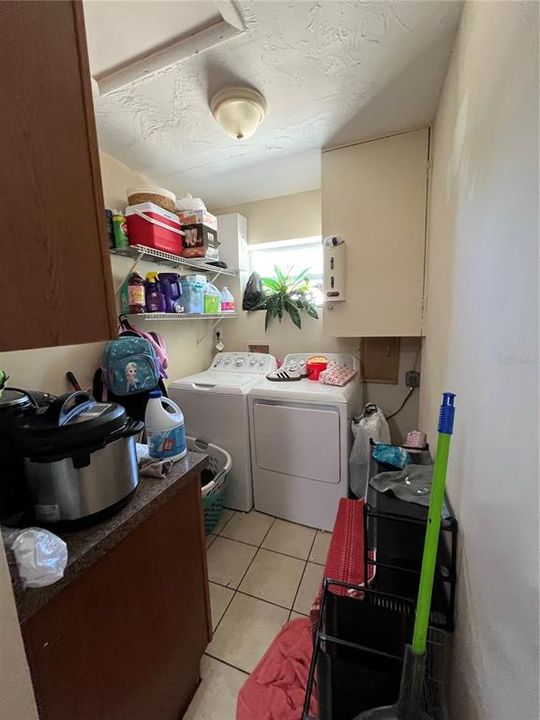 Active With Contract: $309,000 (3 beds, 2 baths, 1087 Square Feet)