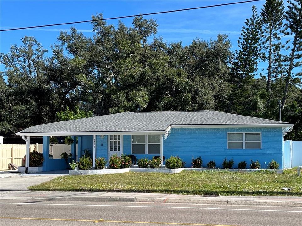 Active With Contract: $309,000 (3 beds, 2 baths, 1087 Square Feet)