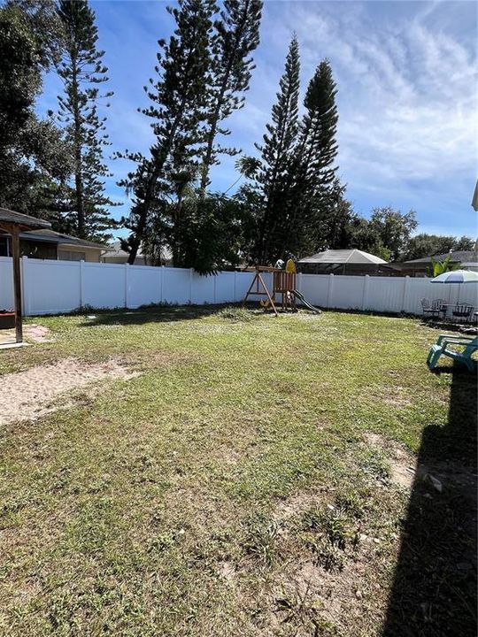 Active With Contract: $309,000 (3 beds, 2 baths, 1087 Square Feet)