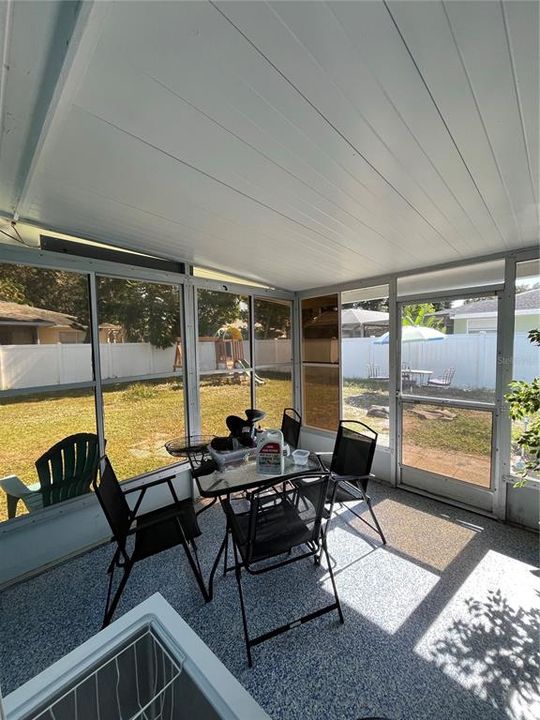 Active With Contract: $309,000 (3 beds, 2 baths, 1087 Square Feet)