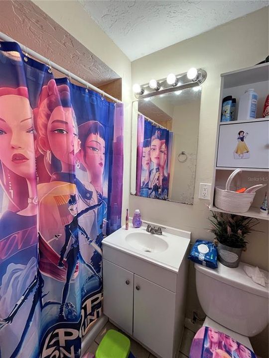 Active With Contract: $309,000 (3 beds, 2 baths, 1087 Square Feet)