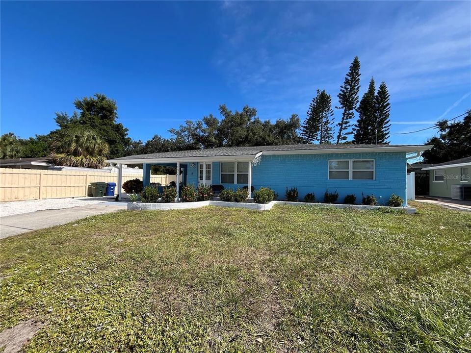 Active With Contract: $309,000 (3 beds, 2 baths, 1087 Square Feet)