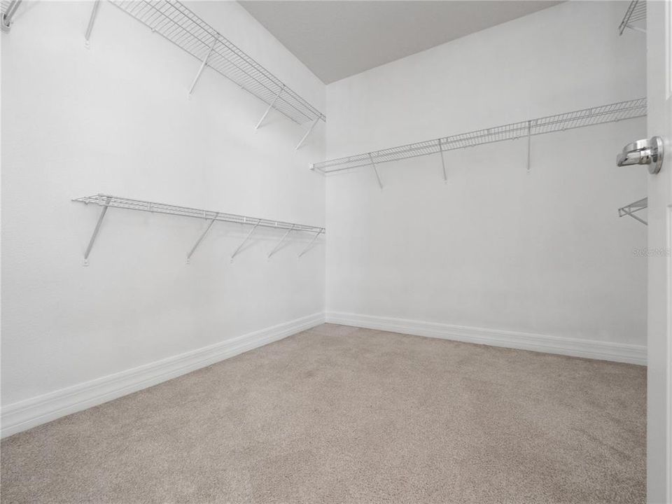 For Sale: $1,225,000 (5 beds, 4 baths, 4008 Square Feet)