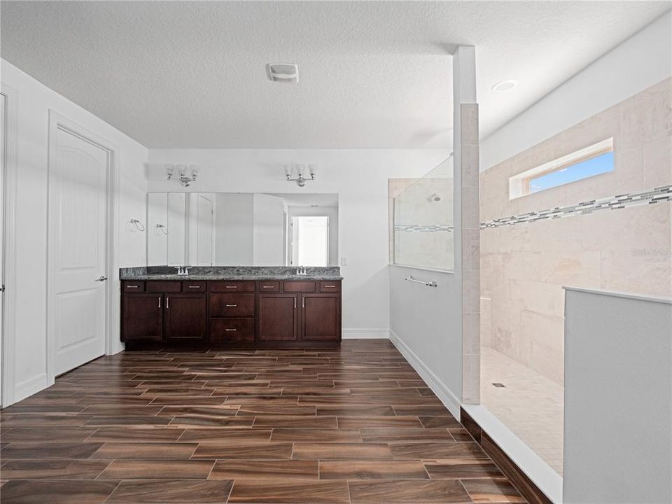 For Sale: $1,225,000 (5 beds, 4 baths, 4008 Square Feet)