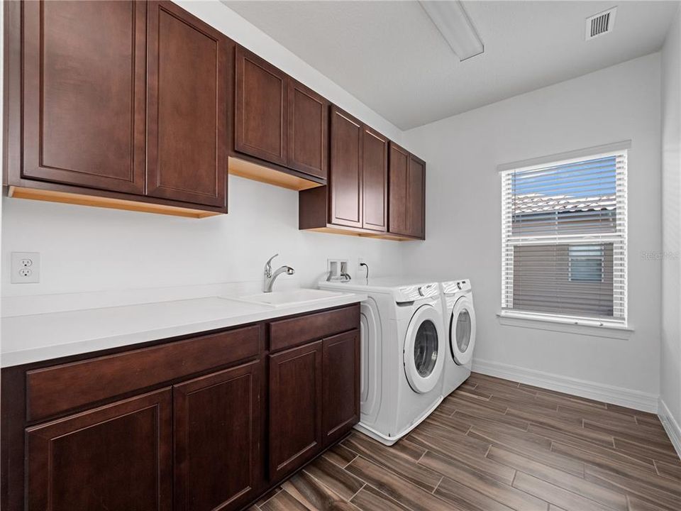 For Sale: $1,225,000 (5 beds, 4 baths, 4008 Square Feet)