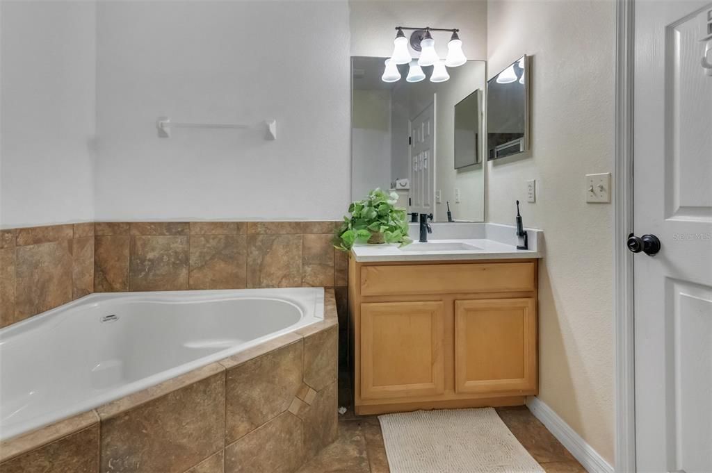 待售: $455,000 (4 贝兹, 3 浴室, 1962 平方英尺)