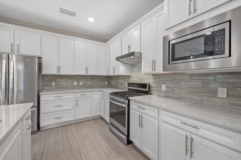 For Sale: $699,999 (2 beds, 2 baths, 1930 Square Feet)