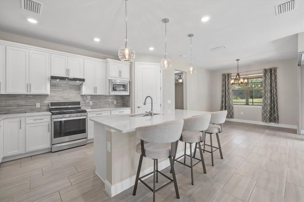 For Sale: $699,999 (2 beds, 2 baths, 1930 Square Feet)