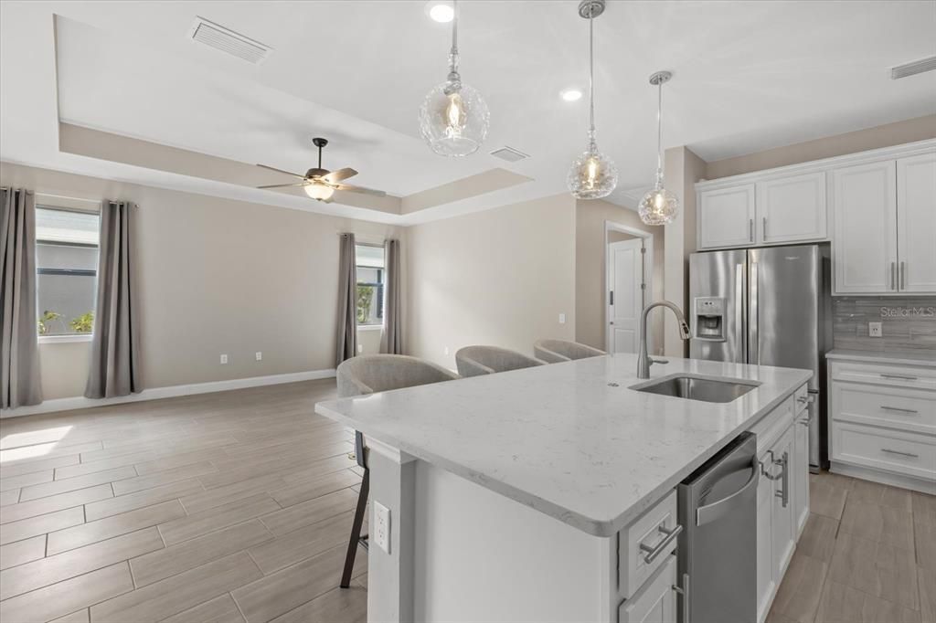 For Sale: $699,999 (2 beds, 2 baths, 1930 Square Feet)