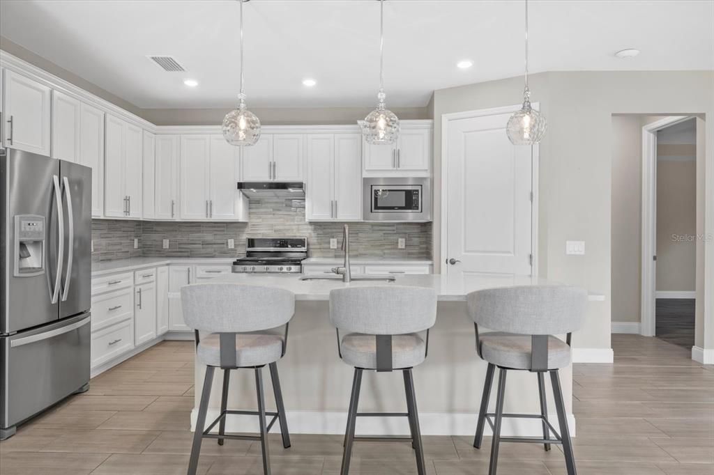 For Sale: $699,999 (2 beds, 2 baths, 1930 Square Feet)