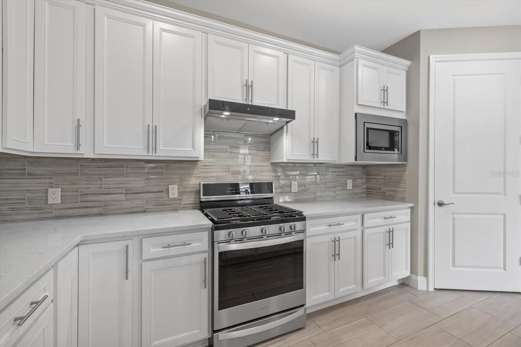 For Sale: $699,999 (2 beds, 2 baths, 1930 Square Feet)