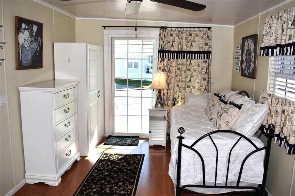 На продажу: $124,900 (1 спален, 1 ванн, 710 Квадратных фут)