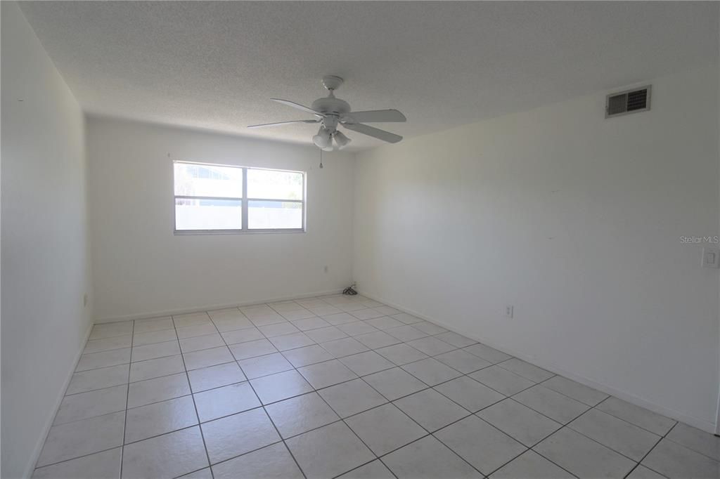 出租: $1,600 (2 贝兹, 2 浴室, 962 平方英尺)