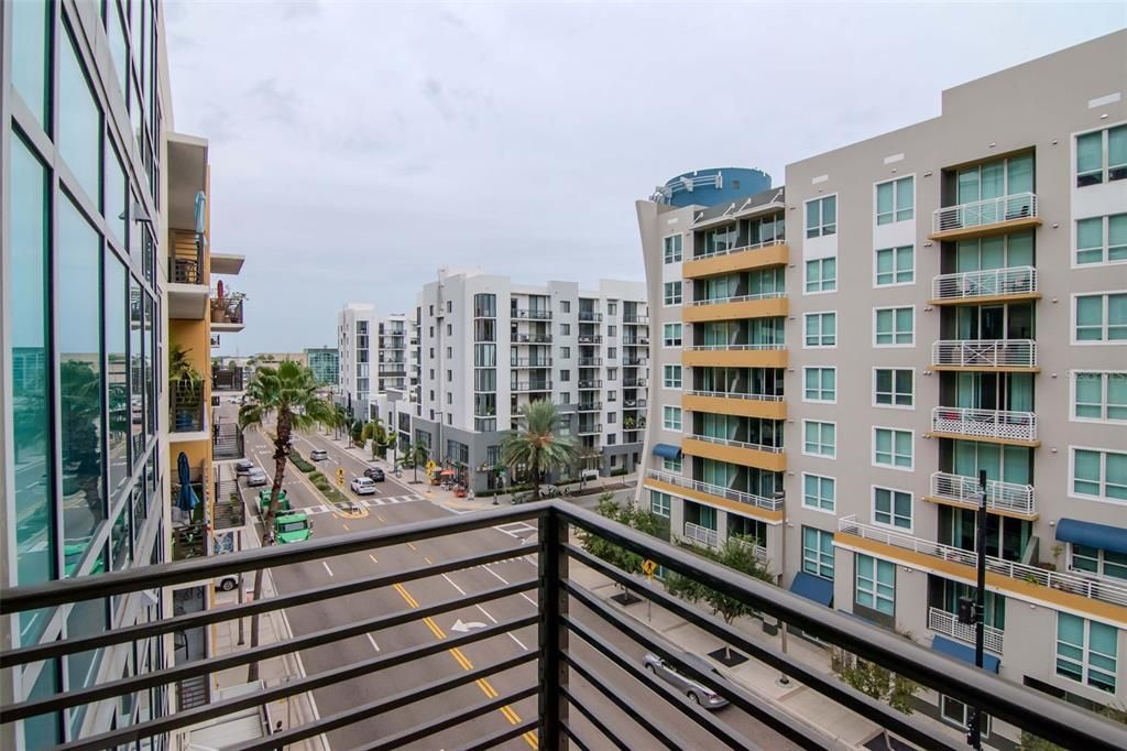 Active With Contract: $2,650 (2 beds, 1 baths, 1050 Square Feet)