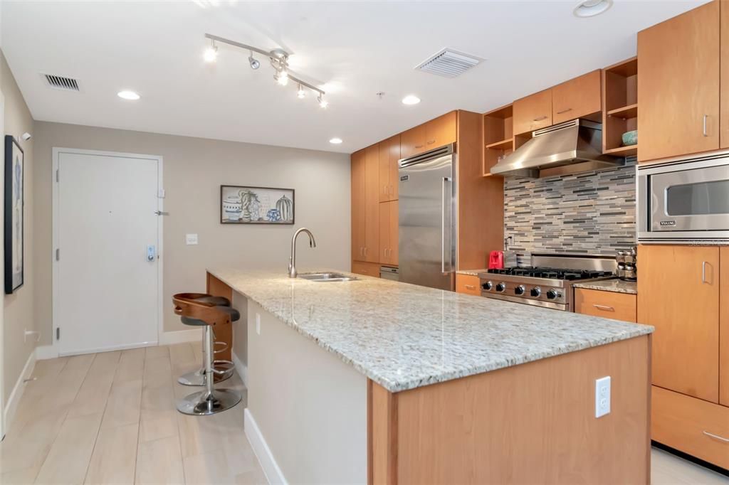 Active With Contract: $2,650 (2 beds, 1 baths, 1050 Square Feet)
