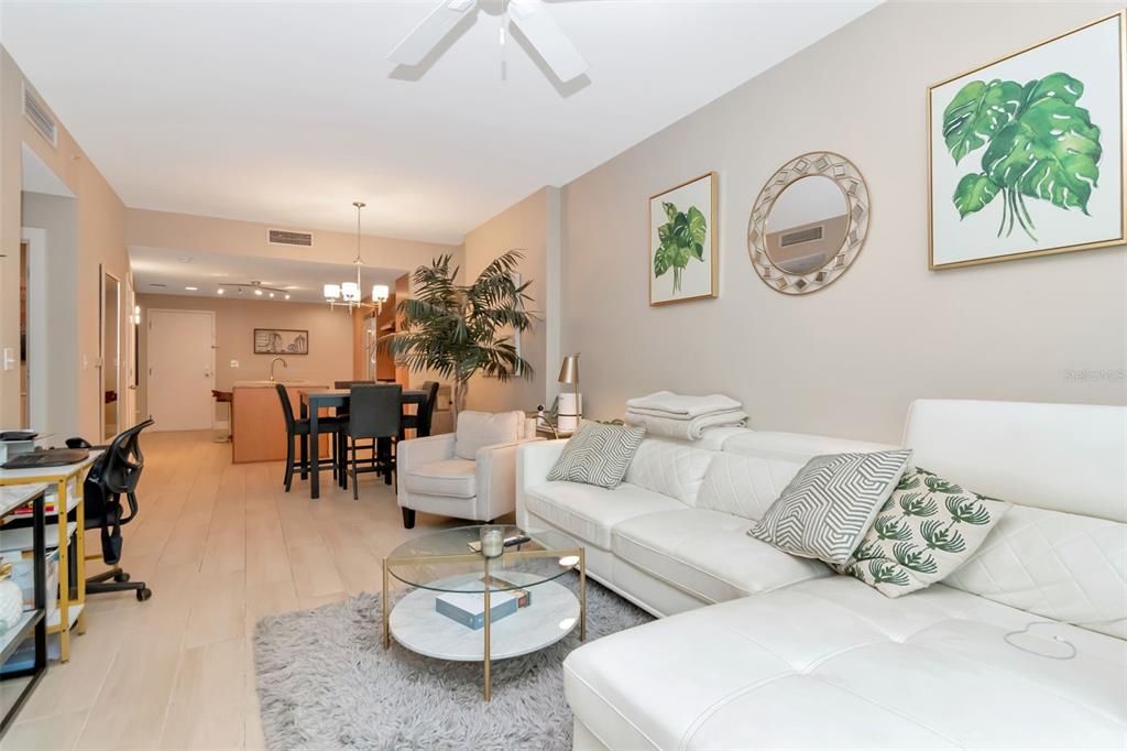 Active With Contract: $2,650 (2 beds, 1 baths, 1050 Square Feet)