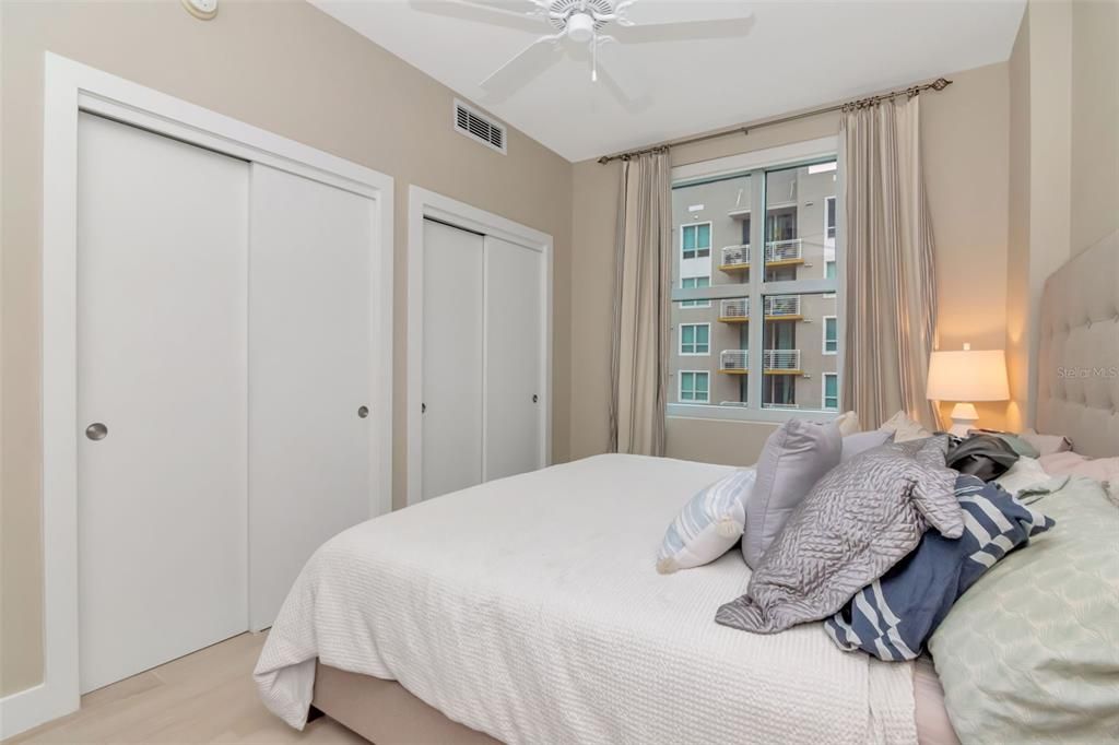 Active With Contract: $2,650 (2 beds, 1 baths, 1050 Square Feet)