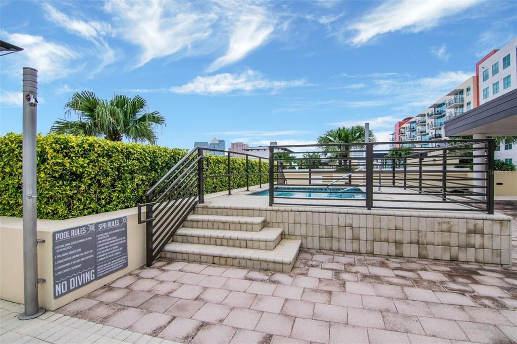 Active With Contract: $2,650 (2 beds, 1 baths, 1050 Square Feet)