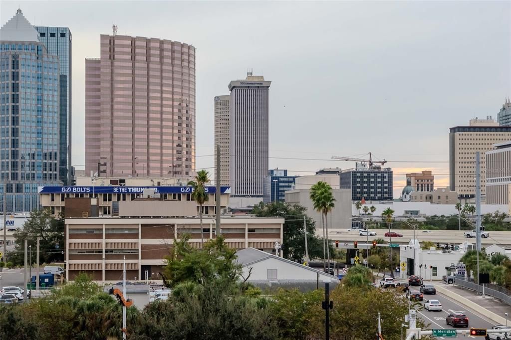 Active With Contract: $2,650 (2 beds, 1 baths, 1050 Square Feet)