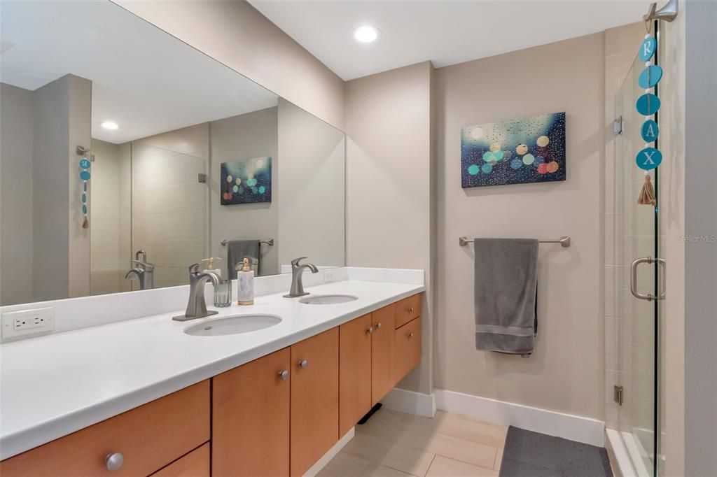 Active With Contract: $2,650 (2 beds, 1 baths, 1050 Square Feet)