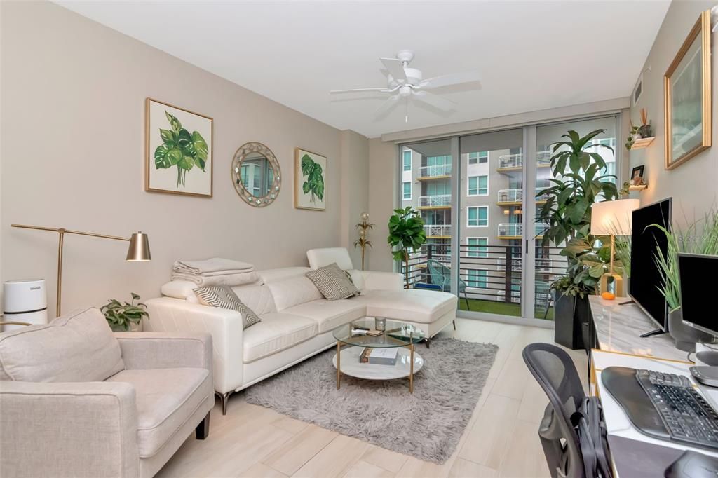 Active With Contract: $2,650 (2 beds, 1 baths, 1050 Square Feet)