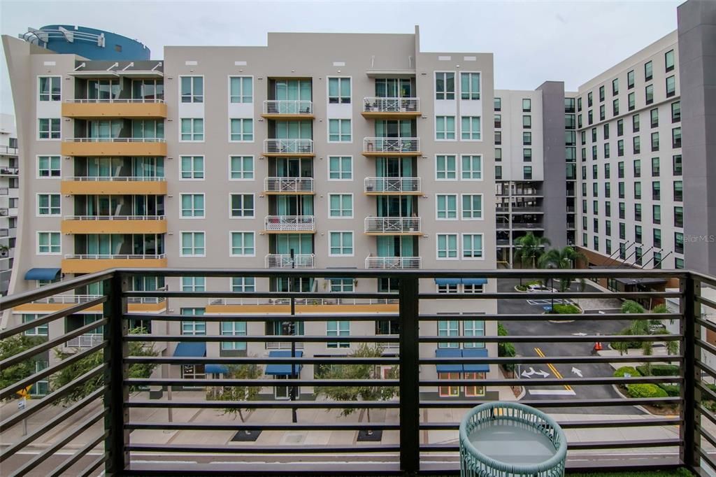 Active With Contract: $2,650 (2 beds, 1 baths, 1050 Square Feet)
