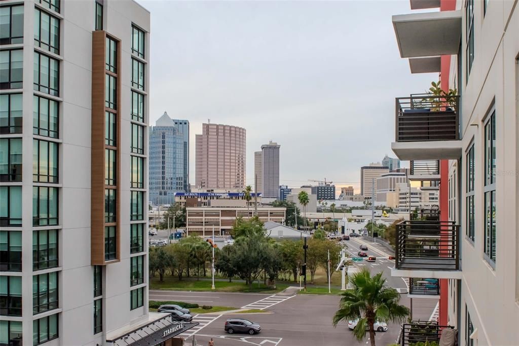 Active With Contract: $2,650 (2 beds, 1 baths, 1050 Square Feet)