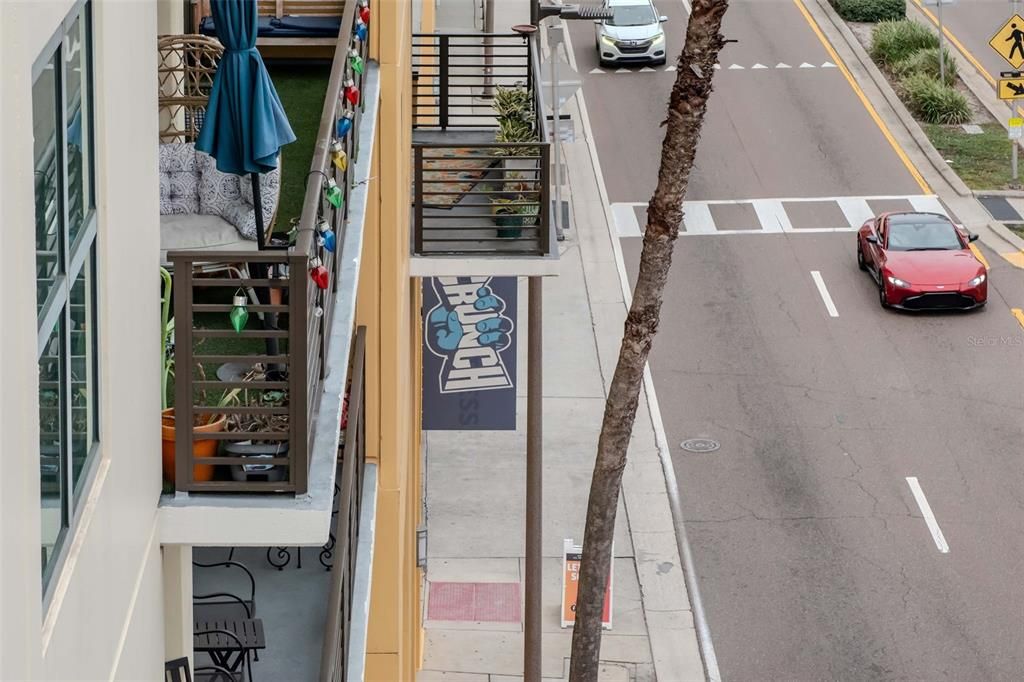 Active With Contract: $2,650 (2 beds, 1 baths, 1050 Square Feet)