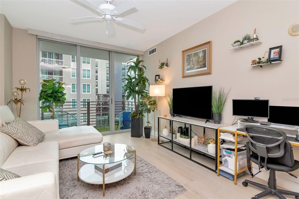 Active With Contract: $2,650 (2 beds, 1 baths, 1050 Square Feet)