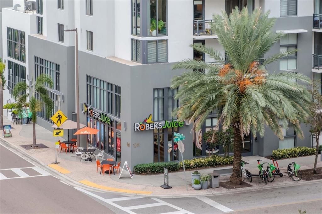 Active With Contract: $2,650 (2 beds, 1 baths, 1050 Square Feet)