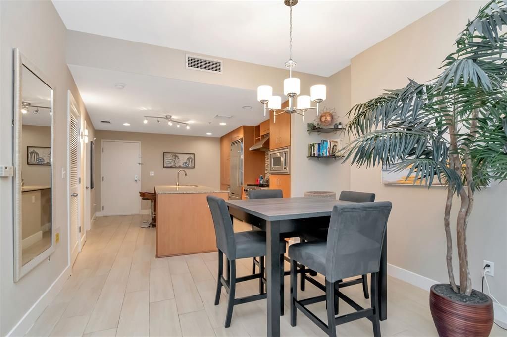 Active With Contract: $2,650 (2 beds, 1 baths, 1050 Square Feet)