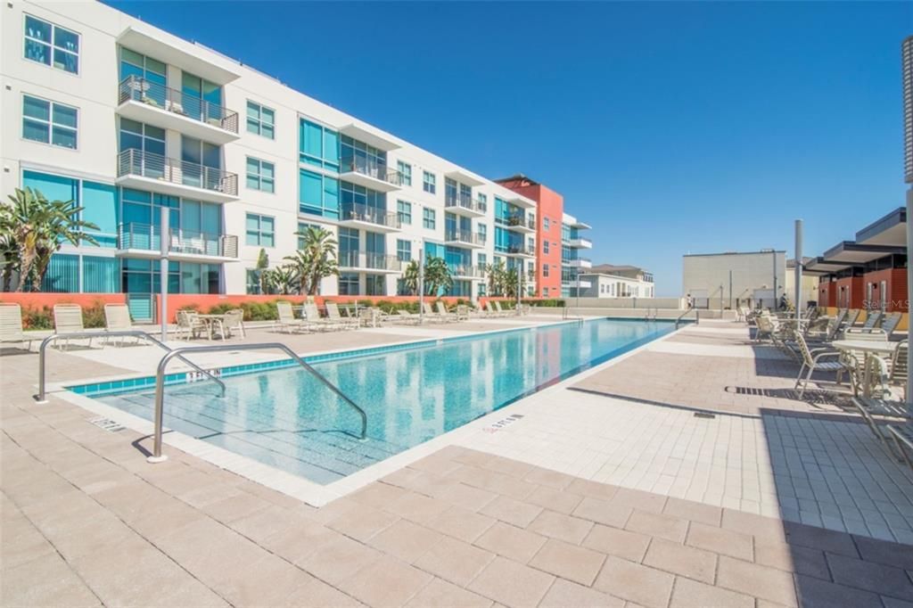 Active With Contract: $2,650 (2 beds, 1 baths, 1050 Square Feet)