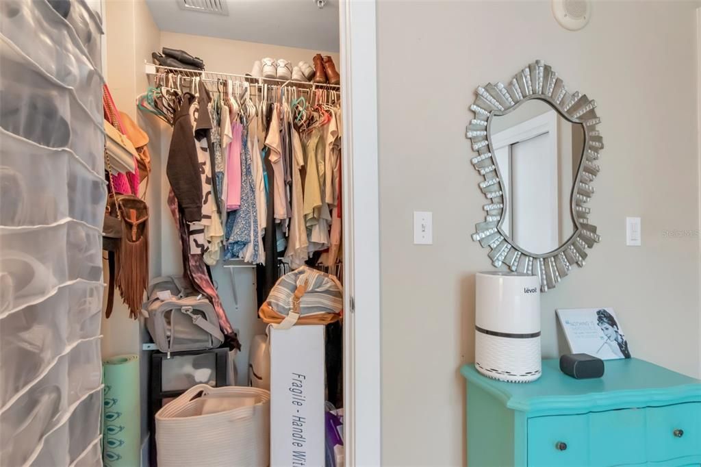 Active With Contract: $2,650 (2 beds, 1 baths, 1050 Square Feet)