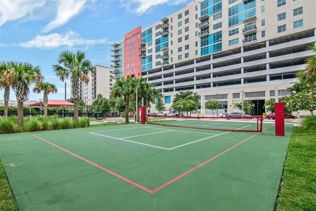 Active With Contract: $2,650 (2 beds, 1 baths, 1050 Square Feet)