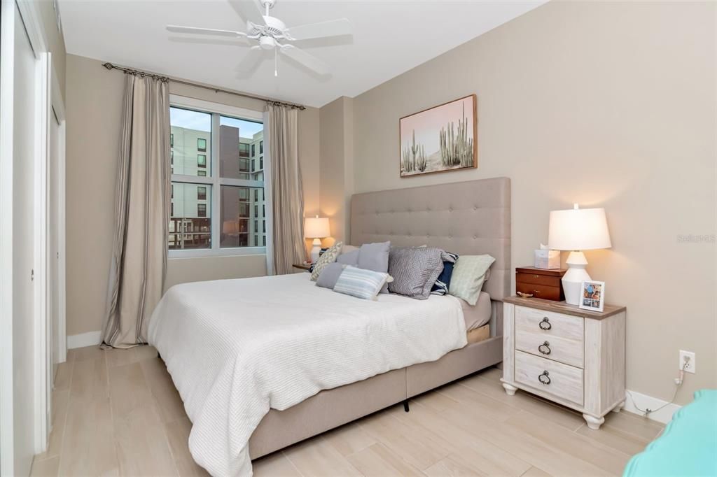 Active With Contract: $2,650 (2 beds, 1 baths, 1050 Square Feet)