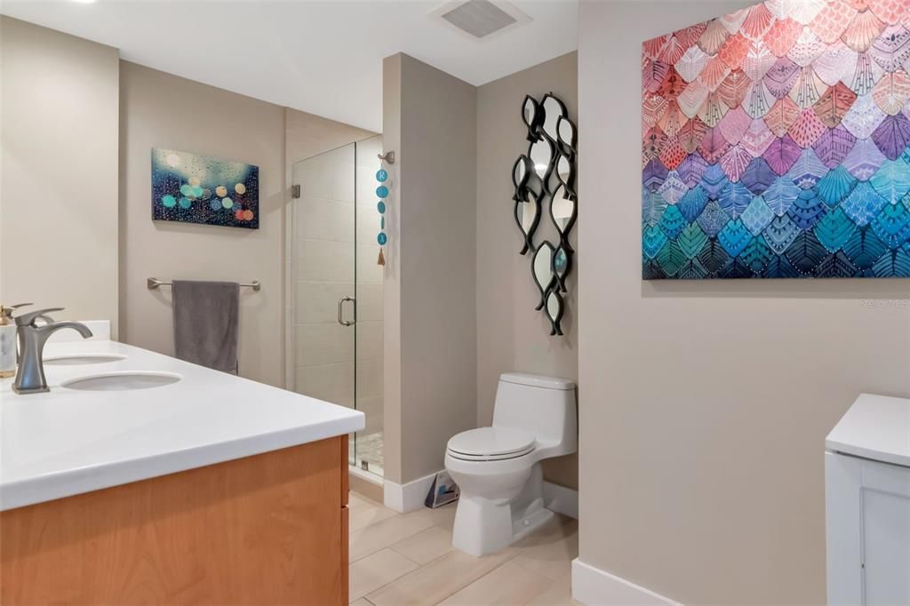 Active With Contract: $2,650 (2 beds, 1 baths, 1050 Square Feet)