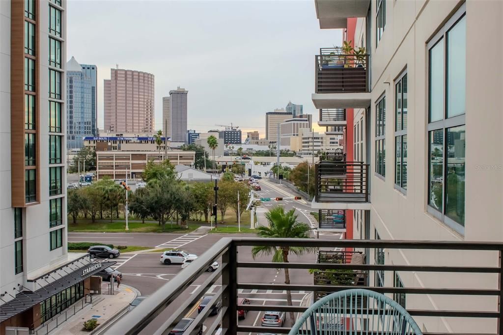 Active With Contract: $2,650 (2 beds, 1 baths, 1050 Square Feet)