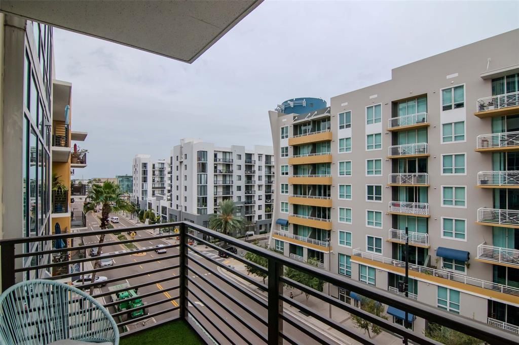 Active With Contract: $2,650 (2 beds, 1 baths, 1050 Square Feet)