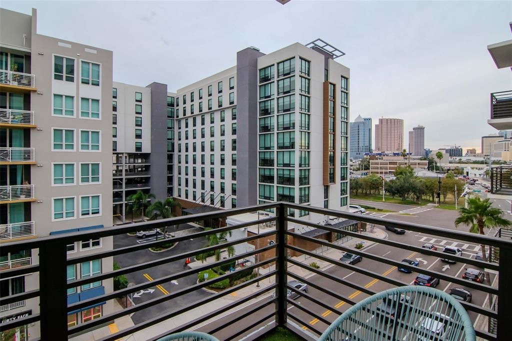 Active With Contract: $2,650 (2 beds, 1 baths, 1050 Square Feet)
