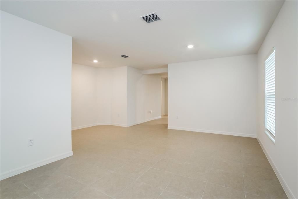 В аренду: $2,205 (4 спален, 2 ванн, 1851 Квадратных фут)