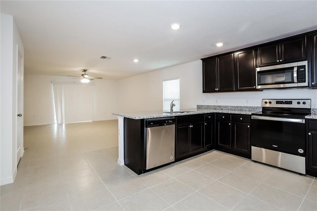 В аренду: $2,205 (4 спален, 2 ванн, 1851 Квадратных фут)