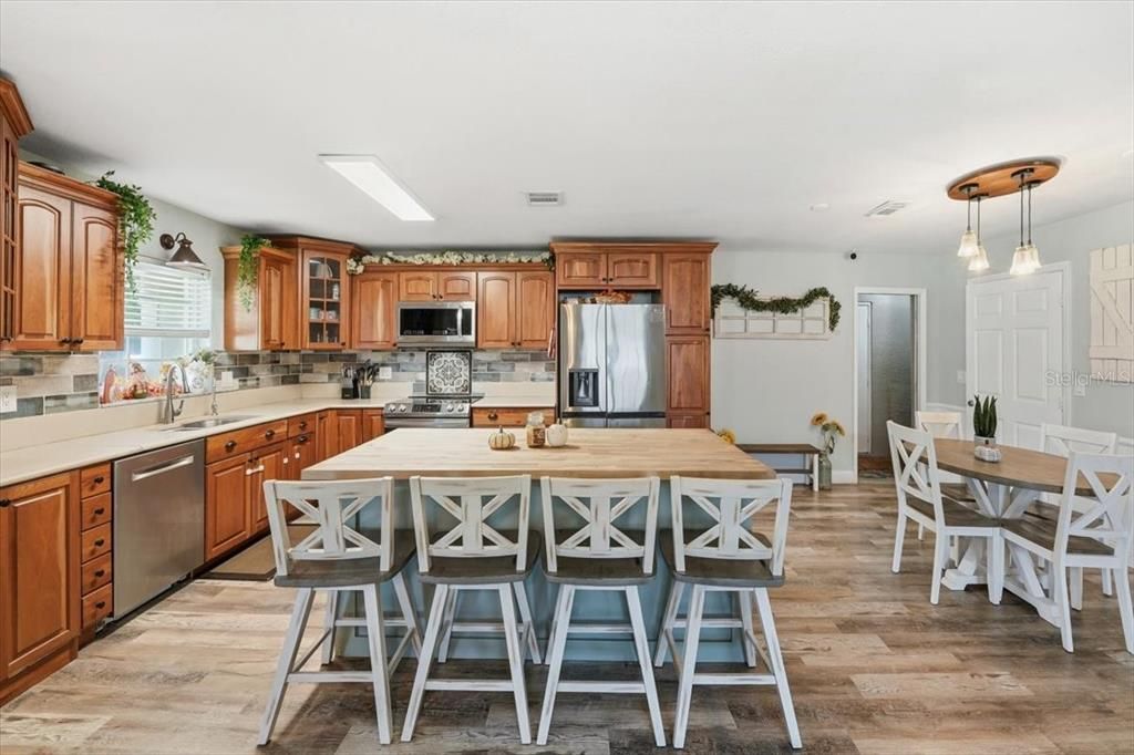 En Venta: $357,000 (5 camas, 4 baños, 1566 Pies cuadrados)