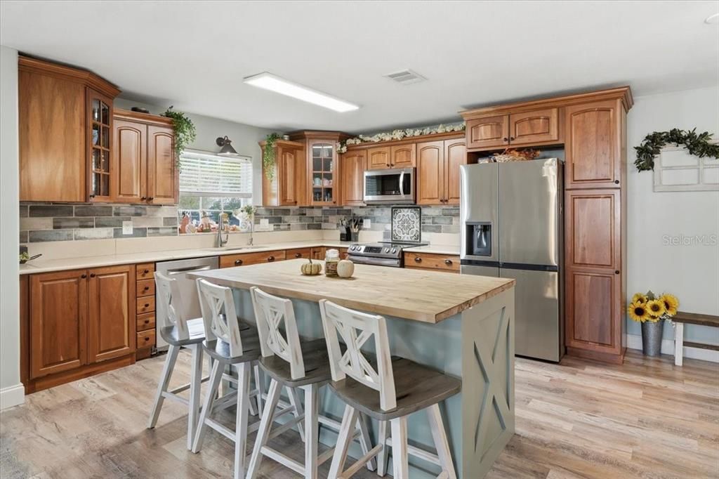 En Venta: $357,000 (5 camas, 4 baños, 1566 Pies cuadrados)