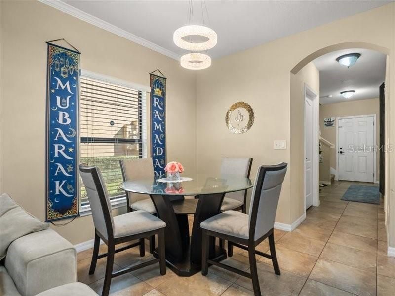 En Venta: $334,000 (3 camas, 2 baños, 1369 Pies cuadrados)