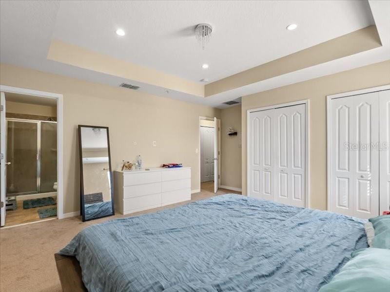 En Venta: $334,000 (3 camas, 2 baños, 1369 Pies cuadrados)