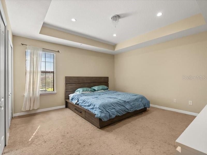 En Venta: $334,000 (3 camas, 2 baños, 1369 Pies cuadrados)