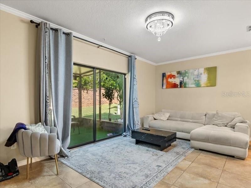 En Venta: $334,000 (3 camas, 2 baños, 1369 Pies cuadrados)