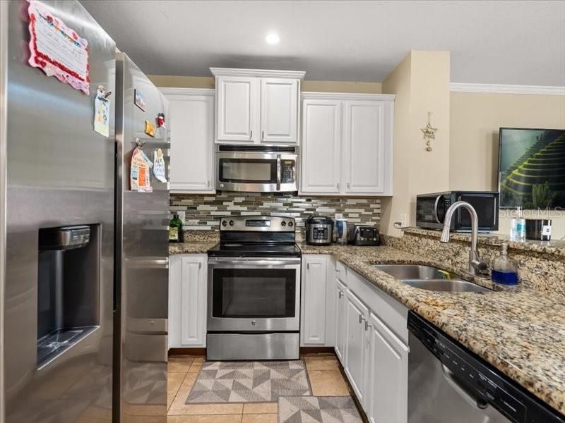 En Venta: $334,000 (3 camas, 2 baños, 1369 Pies cuadrados)