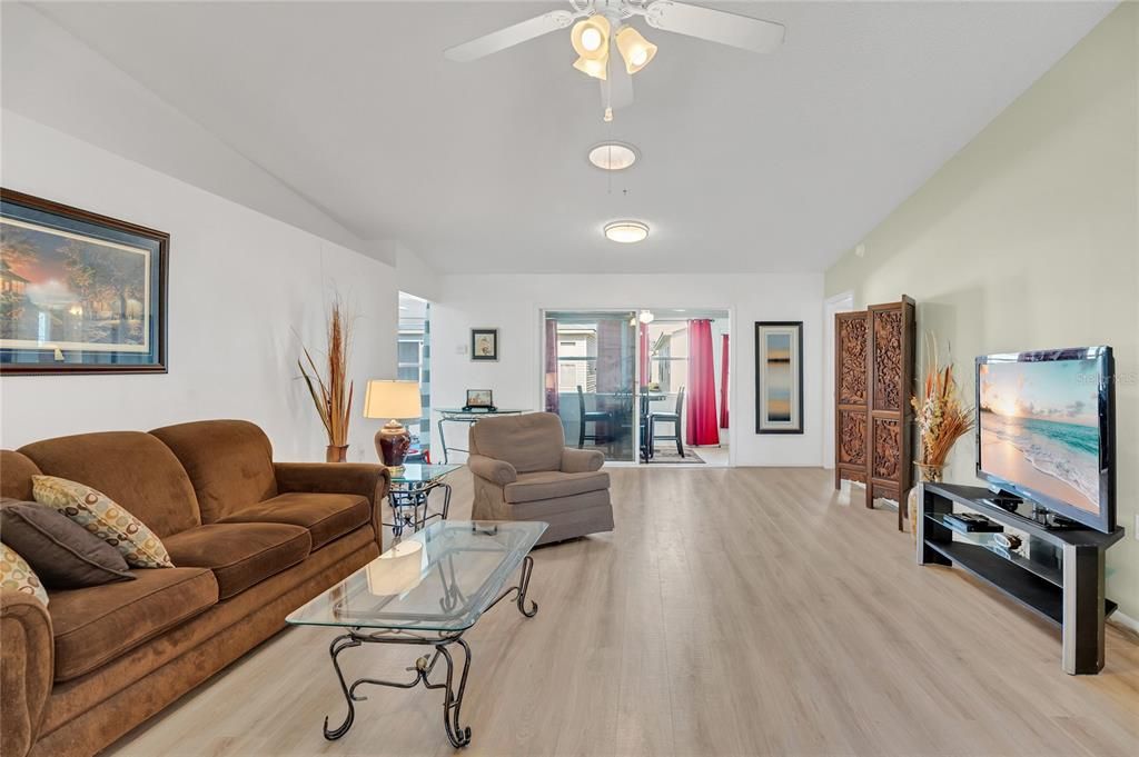 待售: $242,900 (3 贝兹, 2 浴室, 1720 平方英尺)